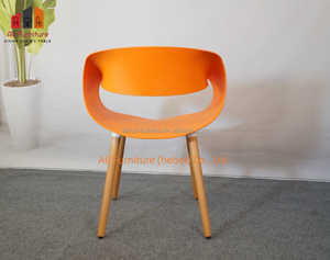 Fauteuil <span class=keywords><strong>scandinave</strong></span> minimaliste avec accoudoirs incurvés ventilés et base en bois de hêtre, design moderne pour les intérieurs contemporains - Product Image 5