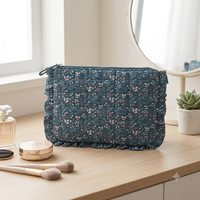 Pochette personnalisée en coton matelassé à volants, motif floral, pour cosmétiques, trousse de toilette de voyage mignonne pour femmes et filles