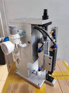 Máquina Etiquetadora Neumática Automatizada Booster T-600 con Construcción de Plástico y Acero - Product Image 3