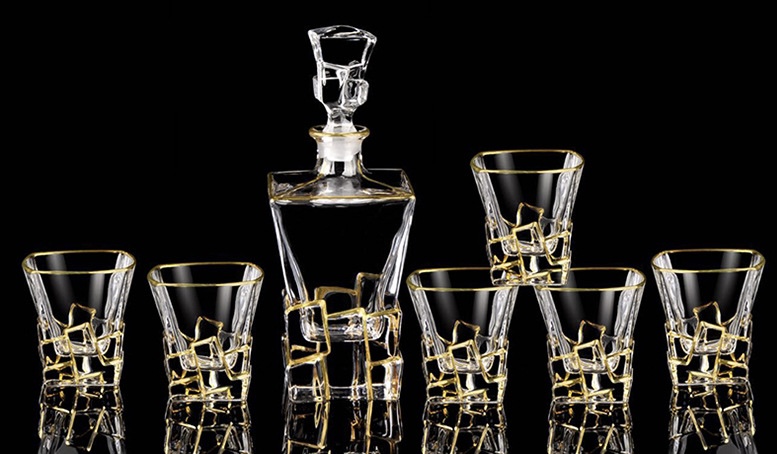 Wholesale Non-Lead Whiskey bottle Whiskey Decanter set with Whiskey Glass Cups