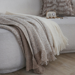 Couverture de canapé-lit bicolore neutre avec pompons faits main, style Wabi Sabi - Product Image 6