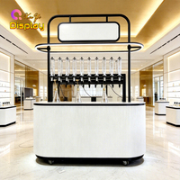 Direkt vom Hersteller: Moderner Luxus-Parfümerie-Verkaufsstand aus Edelstahl mit LED-Beleuchtung, Umweltfreundliche Hochwertige Einzelhandels-Vitrine für Einkaufszentren