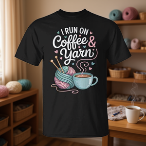 Camiseta con la frase “Me funciona el café y el tejido de lana” para tejedores y artesanos - Product Image 3