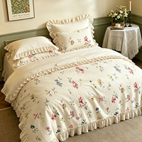 Parure de lit Botanical Wildflower 100% coton blanc crème et rouge cerise, imprimé fleurs petites, housse de couette à volants, 4 pièces