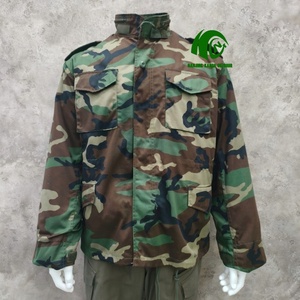 Veste de terrain tactique vintage M65 personnalisée en toile avec capuche cachée, doublure amovible, coupe-vent et imperméable pour le camping en plein air - Product Image 2