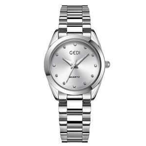Reloj de pulsera de cuarzo elegante con esfera redonda y marcadores de cristal de acero inoxidable plateado para mujer - Product Image 1