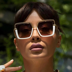 <span class=keywords><strong>Lunettes</strong></span> de soleil oversize carrées en métal pour femmes, tendance 2026, de luxe, avec dégradé unique, monture creuse à chaîne, pour hommes et femmes, grande monture - Product Image 1