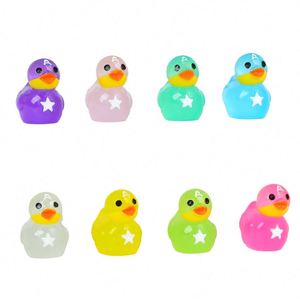 Miniature en plastique 3D en forme de A, canard bébé lumineux, matériau créatif pour pendentif de jeu de sable DIY, nouvelle arrivée, vente en gros - Product Image 1