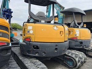 Excavatrice polyvalente d'occasion 95% neuve, 4 tonnes, 2000 heures, modèle 2017, mini-excavatrice sur chenilles compacte, mini-pelle d'occasion - Product Image 3