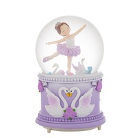 Ballet personnalisé fille rotatif musical ballon d'eau atmosphère maison décoration de bureau résine boule à neige ornements