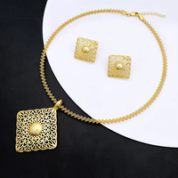 Ensemble de collier et boucles d'oreilles tendance pour femmes, élégant, plaqué or 18 carats, pendentif en forme de diamant, boucles d'oreilles, ensemble de 3 pièces, bijoux
