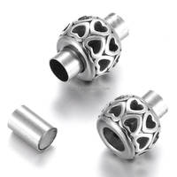 Fabricants chinois, vente en gros de fermoirs en acier inoxydable 316L argentés avec gravure en forme de cœur pour la fabrication de bracelets en cuir
