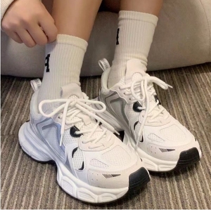 <span class=keywords><strong>Scarpe</strong></span> bianche da <span class=keywords><strong>basket</strong></span> con stile sportivo da ragazza per studenti universitari all'aperto - Product Image 1