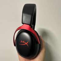 Auriculares Inalámbricos para Juegos HyperX Cloud III, 2.4GHz, Baja Latencia (<30ms), Audio Espacial DTS, Controles Táctiles, Pantalla Digital