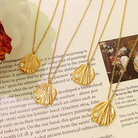 Collier tendance en acier inoxydable plaqué or 18 carats avec pendentif perles imitation et chaîne Figaro pour femme – Idéal comme cadeau