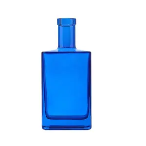 Bottiglia di vetro quadrata di grande capacità 500Ml 750Ml 1000Ml Vodka Whisky bottiglia per bevande vernice Spray nera elaborazione fabbrica personalizzata