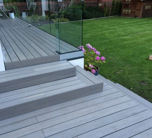 Revêtement de <span class=keywords><strong>terrasse</strong></span> WPC moderne imperméable <span class=keywords><strong>en</strong></span> gros <span class=keywords><strong>avec</strong></span> grain de <span class=keywords><strong>bois</strong></span>, installation par clipsage pour balcon extérieur, bordures de piscine et <span class=keywords><strong>terrasse</strong></span> - Product Image 2