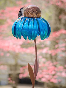 Металлическая кормушка для птиц с подставкой - Product Image 6