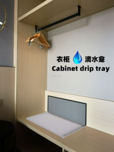 Tapete de Silicona Clásico de 22"x 34" para Debajo del Fregadero, Protector Impermeable para Gabinetes de Cocina con Bandeja Recolectora - Product Image 2