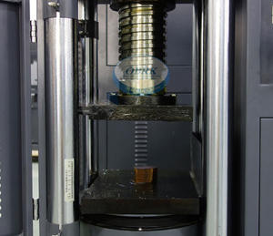 Machine d'essai de compression du béton (CTM) est utilisée pour mesurer la résistance à la compression des blocs de béton - Product Image 5