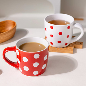 Tasses en céramique à pois, design rouge et blanc, tasse à café ou à thé, tasse individuelle, cadeau d'affaires, impression de logo personnalisée - Product Image 2