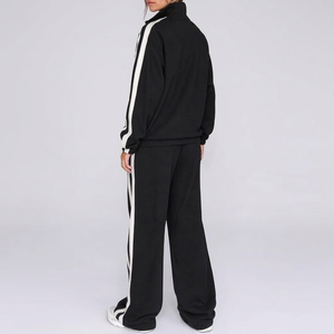 Conjunto deportivo para mujer en color marrón con bloques de color, manga larga, cierre de cremallera, cuello alto y pantalones anchos de pierna suelta. - Product Image 6