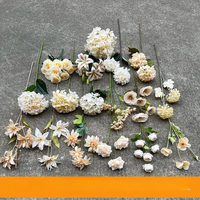 Nouvelles fleurs artificielles colorées pour mariage |   Hydrangeas et roses artificielles en plastique pour allée de mariage intérieure, fleurs douces et réalistes