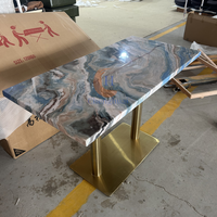Table d'appoint carrée en agate bleue pour café, tables de restaurant, dessus de table de salle à manger modernes avec base dorée - Vente en gros