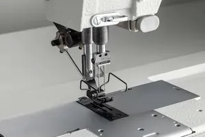 Machine à coudre à plat à double aiguille et grand crochet rotatif Brother T-8720C - Product Image 5