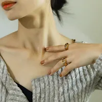 Hohler Sternring mit Zirkonia-Einlage aus Edelstahl, vergoldet, stapelbar, modisches Fingerring-Accessoire für Damen, für den Alltag