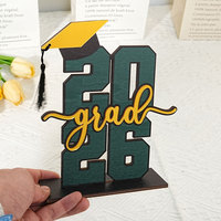 Décorations de remise de diplôme en gros, ornements de remise de diplôme en bois, plaques nominatives de remise de diplôme pour la salle de classe, articles cadeaux pour la fête de remise de diplôme