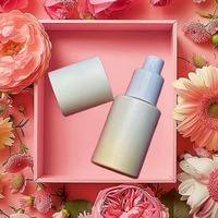 Flacon de parfum en verre givré estampé à chaud de 20 ml, 30 ml, 50 ml avec pompe à lotion pour crème et sérum de soin de la peau