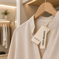 Étiquettes suspendues en papier mat beige minimaliste avec cordon en coton, étiquettes personnalisées avec logo pour les marques de vêtements de mode - Qualité professionnelle