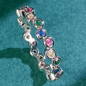 Anillo de Eternidad Moderno Chapado en Latón con Circonitas Cúbicas de Laboratorio, Gemas Arcoíris con Engaste de Bisel, Redondo, Unisex, para Uso Diario - Product Image 3