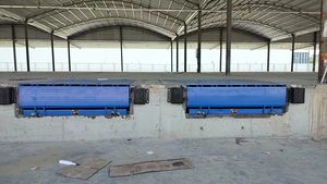 Plataforma de carga de nivel de muelle 8/10/12T de alta calidad con nueva bomba de motor para descarga de camiones en plantas de fabricación - Product Image 4