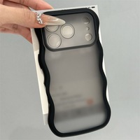 Étui antichoc mat effet peau avec bords ondulés pour iPhone 18 Pro Max / 17/16/15