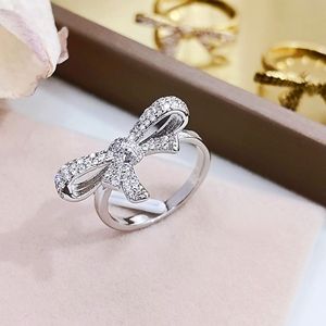 Anello con design a fiocco, anello classico alla moda da donna, accessorio elegante per le dita da indossare ogni giorno - Product Image 3