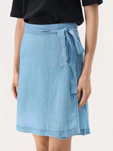 Minifalda formal de mezclilla tejida de cintura natural, color azul claro, con cinturón, estilo casual. - Product Image 2