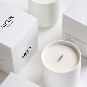 เทียนหอมถั่วเหลืองในภาชนะเซรามิกธรรมชาติจาก AIKUN Supplier สำหรับบรรเทาความเครียด เหมาะสำหรับห้องน้ำและห้องนอน - Product Image 1