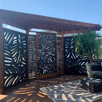 Panneau décoratif moderne en aluminium découpé au laser pour l'intérieur et l'extérieur, idéal pour les clôtures de villas et jardins.