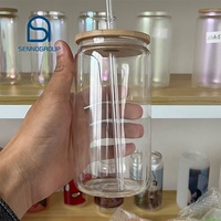 Entrepôt américain Canette de bière en forme de canette de soda en verre givré transparent de 12oz 16oz avec couvercle en bambou et paille en plastique