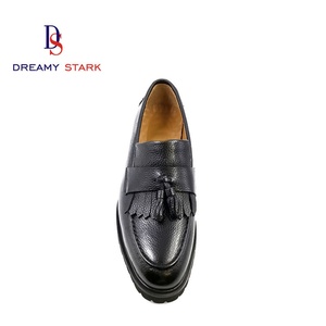 Chaussures de ville originales en cuir véritable noir avec pompons, design mode hiver, logo personnalisé, mocassins sans lacets pour hommes - Product Image 4