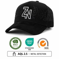 Casquette en daim noir OEM ODM avec logo 3D en relief et strass, 6 panneaux structurés, fermeture snapback, couleur personnalisée, MOQ, BSCI, Barudan, expédition DDP