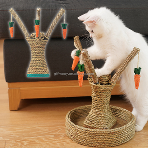 Arbre à gratter pour chat en forme de branche, poteau à gratter en paille tressée avec jouets à mâcher en forme de carotte - Product Image 1