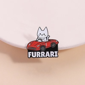 Lindo para conducir coche esmalte pines dibujos animados gatito FURRARI coche broches mochila solapa pines insignia joyería fundición al por mayor - Product Image 2