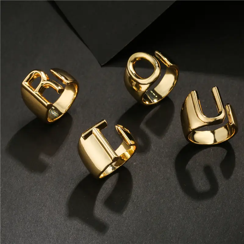 Nuovo prodotto in lega di rame 18K placcato oro 26 lettere inglese anello di apertura anelli regolabili per le donne