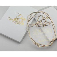 Invitations de mariage en acrylique transparent gaufré de luxe avec noms des mariés et motifs géométriques, avec boîte