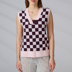 Fabricant de tricots sur mesure : Gilet sans manches en cachemire et laine à col en V et motif à carreaux - Product Image 4