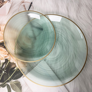 Assiettes en plastique jetables élégantes de forme circulaire à nervures roses avec bord doré pour mariages, événements, banquets, occasions spéciales - Product Image 3