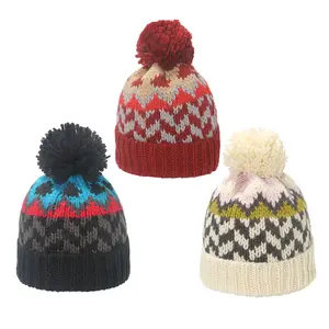 Custom Fashion Versatile Casual Knitted Hat Warm Acrylic Winter Hat Women's Geometric Wave Pattern Knitted Hat